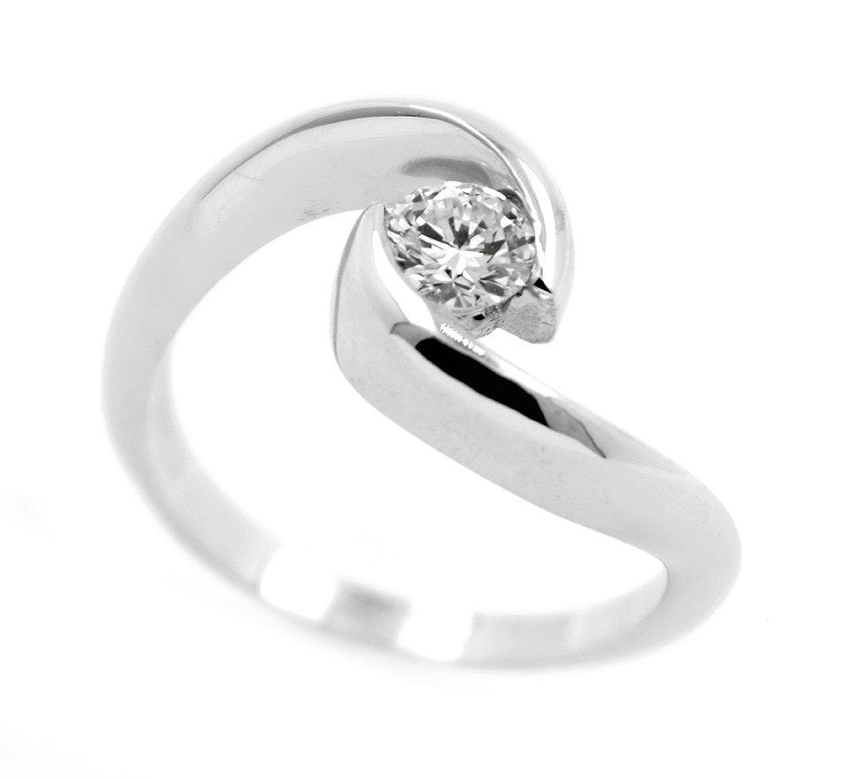 18k platinum ring with rd10006 diamond