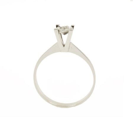 18k platinum ring with rd10025 diamond