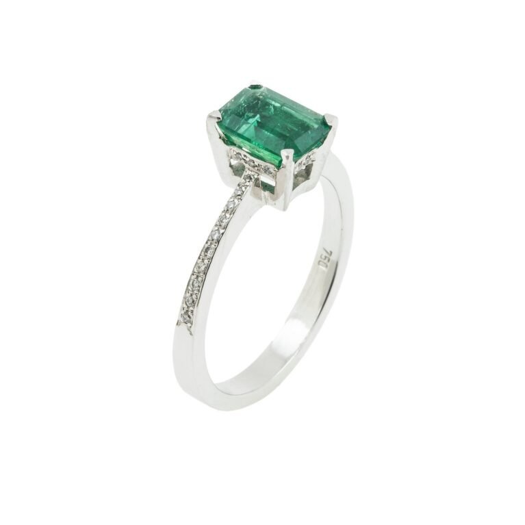 VARTAN Emerald Ring 18k White Gold V11092