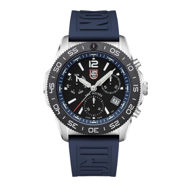Το Luminox XS.3143.SET Pacific Diver είναι ένα από τα πιο κομψά και δυναμικά μοντέλα της σειράς Pacific Diver, σχεδιασμένο για να γεφυρώσει το χάσμα ανάμεσα σε ένα επαγγελματικό καταδυτικό ρολόι και ένα πολυτελές σπορ αξεσουάρ.
